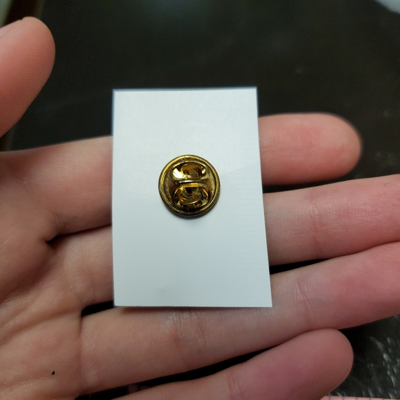 Little shamrock pin - Picture 2 of 4